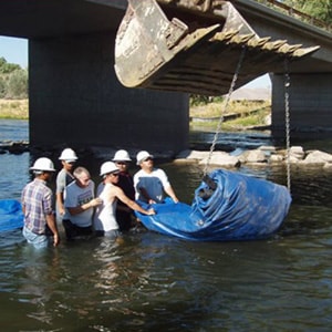 mobiler Damm im Wasserbau