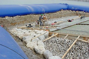 mobiler Damm im Wasserbau: Bau Slipstelle