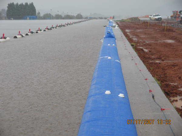 Aufbau Mobiler Hochwasserschutz Damm